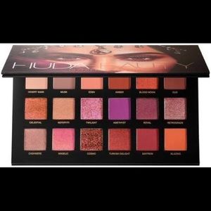 Dessert dusk eyeshadow palette